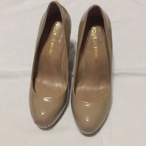 Pour Le Victoire Nude Heels